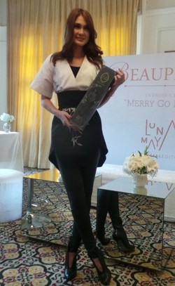 Beauphoria Rilis Alat Catok 2 Fungsi, Jadi Pelurus dan Pengeriting Rambut