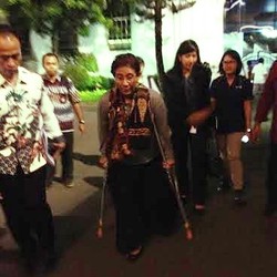 Ikut Rapat Kabinet di Istana, Menteri Susi Masih Pakai Tongkat