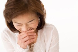 Saran Dokter, Tertawa Jangan Berlebihan Jika Tak Ingin Tampak Cepat Tua