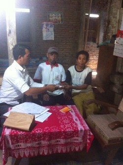 Jokowi Beri Rp 20 Juta untuk Janda yang Hidupi 3 Anak Lumpuhnya