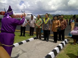 Cek Desa Terpencil di Talaud, Irman Gusman Disambut Tarian Sasaroho