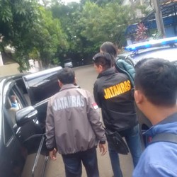 Polisi dan KPAI Evakuasi Bocah Telantar di Cibubur, Orang Tua Melawan