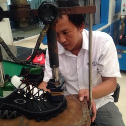 Dirintis 3 Orang, Pabrik Sepatu Oakley Hingga Prada Ini Beromzet Rp 500 M/Tahun