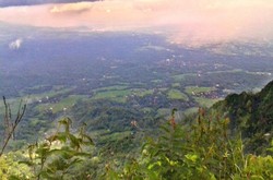 Mengulik Mitos Puncak Tertinggi Perbukitan Menoreh, Yogyakarta