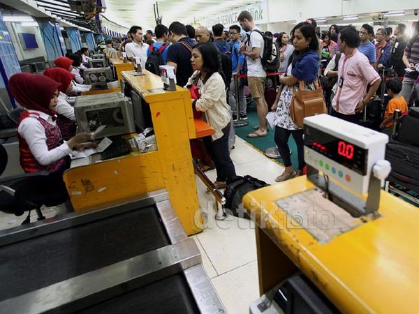 Libur Panjang, Penumpang Padati Bandara Soetta