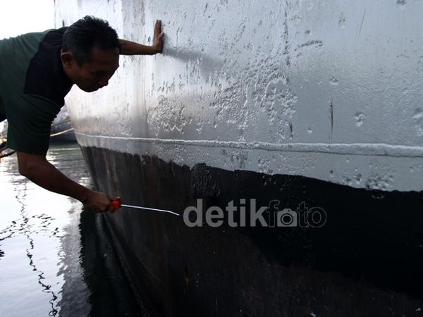 Perawatan KRI di Tanjung Priok