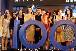 Ulang Tahun ke-100, Maybelline Tampilkan 10 Make-up dari Setiap Dekade