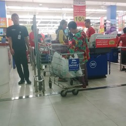 Ada Diskon 10%, Carrefour Lebak Bulus Sediakan 1.700 Troli