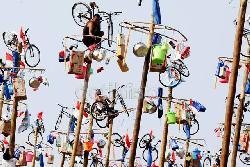 Sejarawan: Panjat Pinang Dibuat Belanda untuk Hiburan dan Tertawa