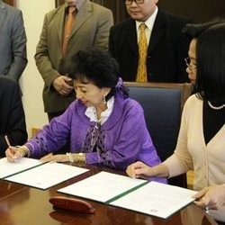 Unsrat Manado - Universitas Debrecen Hungaria Teken MoU Kerjasama