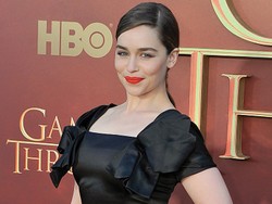 Intim dengan Emilia Clarke, Mother of Dragons di Game of Thrones