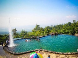 Akhir Pekan di Semarang, Berenang di Ketinggian 1200 Mdpl!
