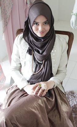 Cerita Desainer Hijab Islamia Aprilia Soal Menjadi Hijabers di Australia