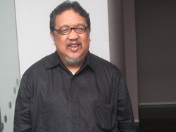 Reza Rahadian Shock Dengar Kabar Meninggalnya Didi Petet