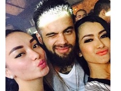 Uh Lala... Diego Michiels Dihimpit Jupe dan Zaskia Gotik