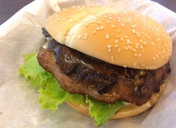 Carls Jr.: Mantap Mengenyangkan Burger Berisi Beef Bacon dan Jamur Portobello yang Juicy