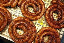 Pak Chee Farang dan Cabai Rawit Ditambahkan Dalam Sai Oua