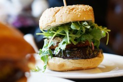 Kikkoman dan Fatburger, Perusahaan Makanan Besar yang Ternyata Didirikan Oleh Wanita (2)