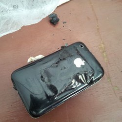 iPhone Bakar Paha Pemuda di Pondok Pinang