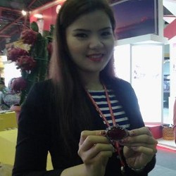 Ada Wanita Cantik Jualan Batu Akik di Kemayoran