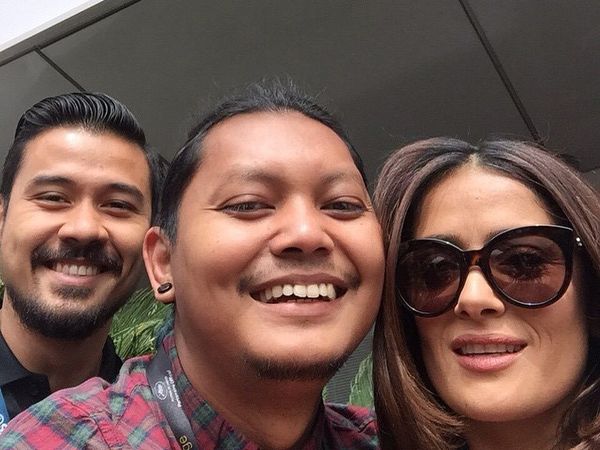 Chicco Jerikho Selfie Bareng Salma Hayek di Festival Film Cannes 2015