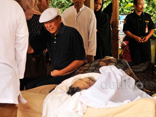 Artis Ramai-ramai Melayat Didi Petet