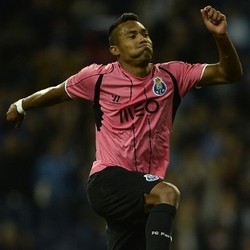 Sudah Dapat Bek Kanan Porto, Madrid Kini Incar Bek Kiri Porto