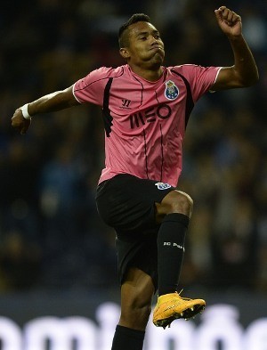 Sudah Dapat Bek Kanan Porto, Madrid Kini Incar Bek Kiri Porto