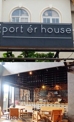 Nuansa Rustic Kontemporer di Resto Port er House, PIK