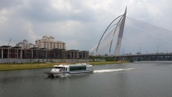 Asyiknya Mengelilingi Danau di Negeri Jiran dengan Cruise Tasik Putrajaya