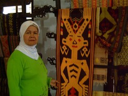 Wisata Belanja Sekaligus Belajar Tenun di Desa Sukarara, Lombok