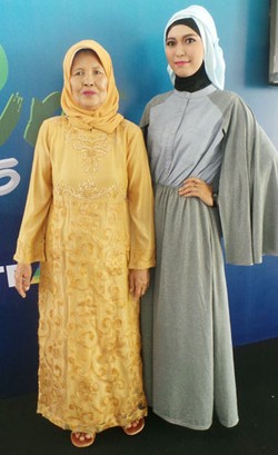 Pensiunan Guru Ini Antusias Temani Anaknya Ikut Sunsilk Hijab Hunt 2015