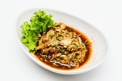 Yam dan Miang Kham, Salad Segar Berempah yang Eksotik Rasanya (2)