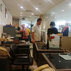 Pegawai Balai Kota DKI Jakarta Bersih-bersih Tikus di Kantor