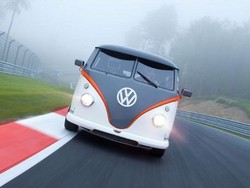 Pakai Mesin Porsche, VW Kombi Jadul Ini Bisa Berlari 230 Km/Jam