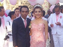 Merah Muda dan Putih, Nuansa Resepsi Bella Shofie di Bali