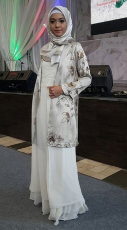 Moshaict by Itang Yunasz Rilis Koleksi Ramadhan Bernuansa Serba Putih