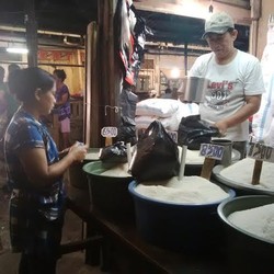 Jokowi Sebut Ada Desakan Impor Beras, Pedagang: Stok Aman Sampai Lebaran