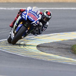 Lorenzo Harapkan Balapan Kering