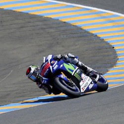 Lorenzo Sempat Khawatirkan Ancaman Rossi