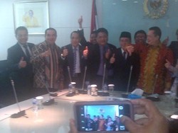 PTUN Menangkan Ical, Ade Komaruddin Cs Bersorak di DPR