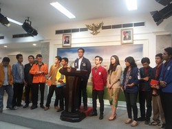 Diawali Makan Malam, Jokowi Diskusi dengan Mahasiswa di Istana Hampir 2 Jam