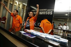 Hakim Ketua Sakit, Sidang Pemeriksaan Saksi Trio Macan2000 Ditunda