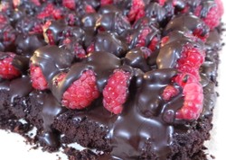 Resep Kue: Cake Cokelat Lapis Raspberry
