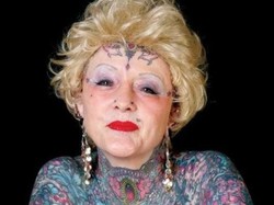 Wanita dengan 200 Tato di Tubuhnya Meninggal di Usia 77 Tahun