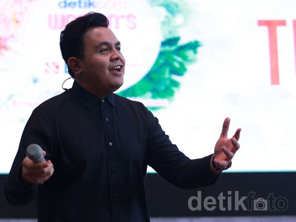 Nyanyi Bareng Tulus di detikcom Women's Day with BNI Syariah