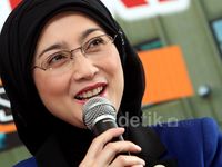 Desy Ratnasari Bicara Soal Penelantaran Anak