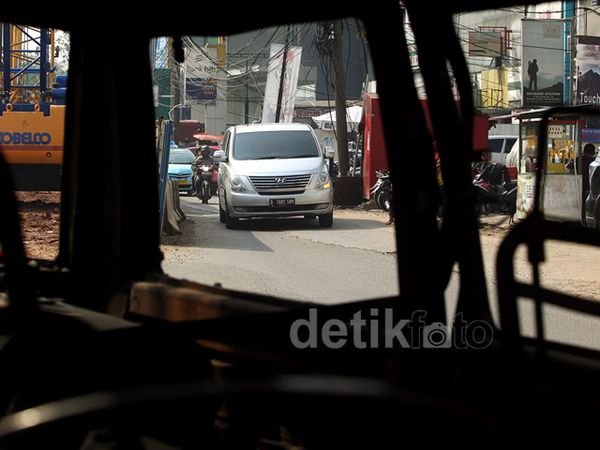 Jalan Menyempit, Jalan Kyai Maja Macet