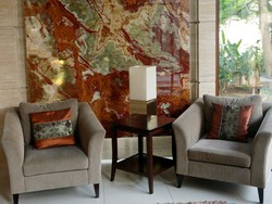 Dipajang di Dinding, Ini Batu Onyx Unik di Ruang Tamu Rumah Bebi Romeo