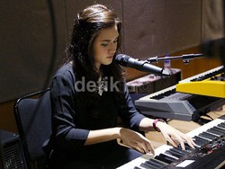 Jelang Konser, Raisa Pikirkan Lagu sampai Lantai Panggung